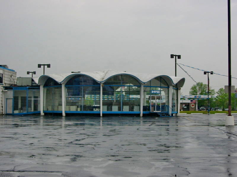 Mel Farr Ford (Northland Ford) - May 2002 Photo (newer photo)